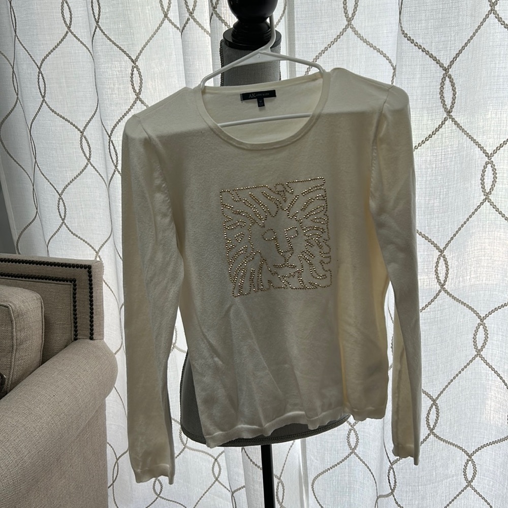 Solid white long sleeve shirt with golden lion